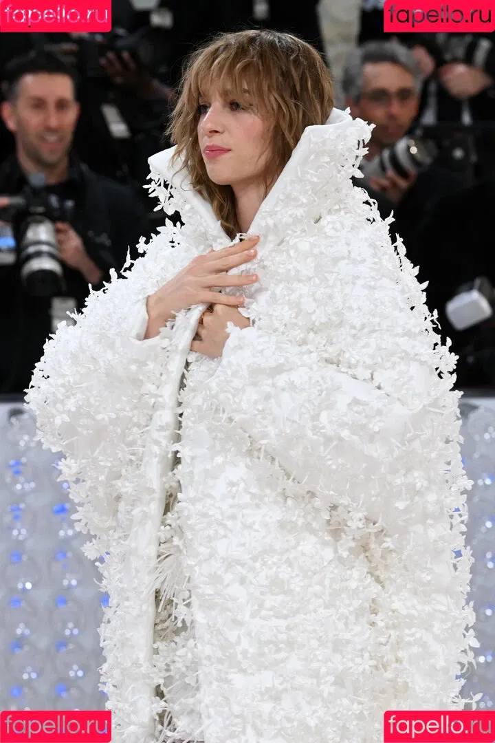 Maya Hawke / maya_hawke / neohawk2 Onlyfans Photo Gallery 