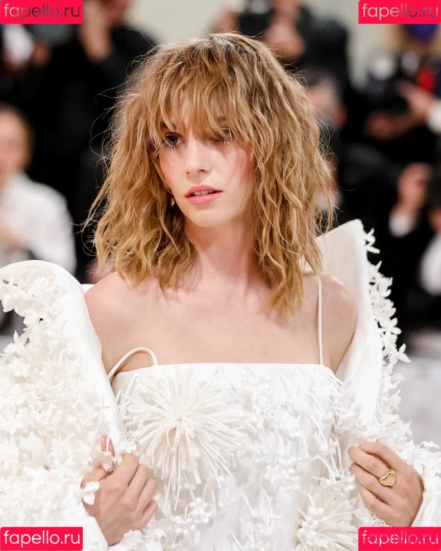 Maya Hawke / maya_hawke / neohawk2 Onlyfans Photo Gallery 