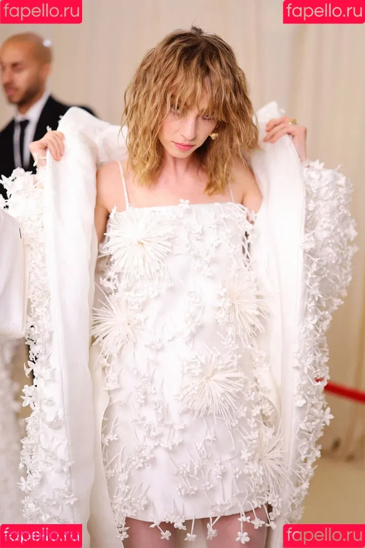 Maya Hawke / maya_hawke / neohawk2 Onlyfans Photo Gallery 