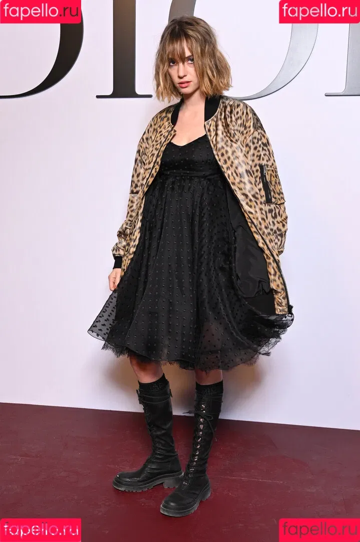 Maya Hawke / maya_hawke / neohawk2 Onlyfans Photo Gallery 