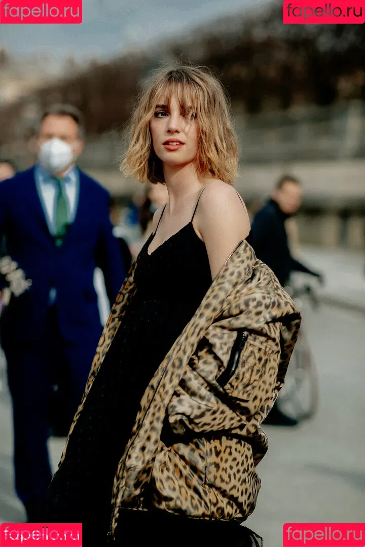 Maya Hawke / maya_hawke / neohawk2 Onlyfans Photo Gallery 