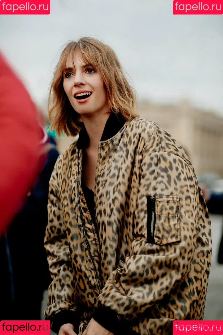 Maya Hawke / maya_hawke / neohawk2 Onlyfans Photo Gallery 