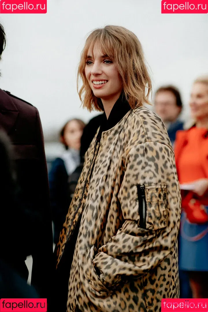 Maya Hawke / maya_hawke / neohawk2 Onlyfans Photo Gallery 