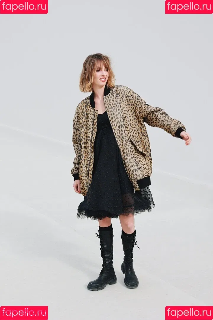 Maya Hawke / maya_hawke / neohawk2 Onlyfans Photo Gallery 