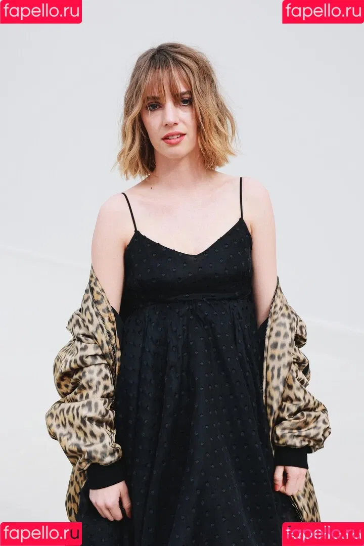 Maya Hawke / maya_hawke / neohawk2 Onlyfans Photo Gallery 