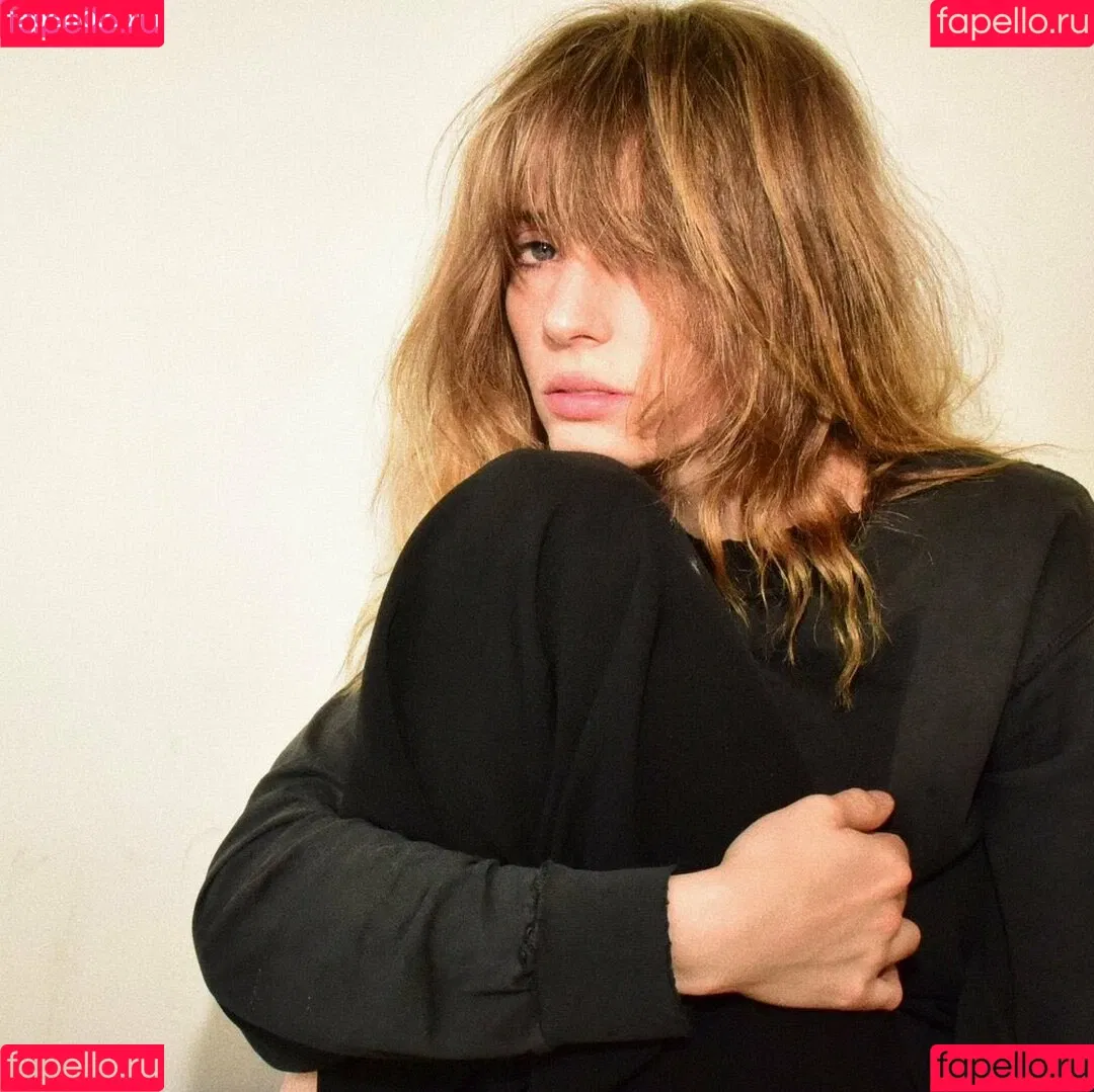 Maya Hawke / maya_hawke / neohawk2 Onlyfans Photo Gallery 