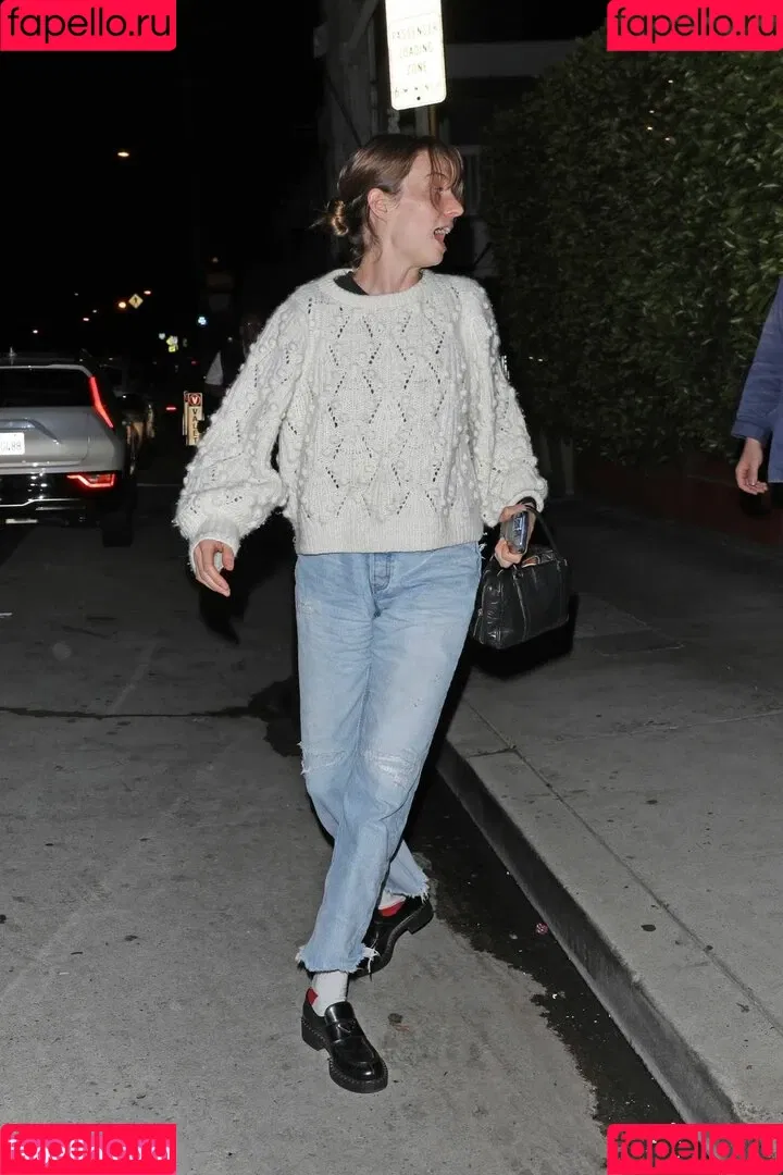 Maya Hawke / maya_hawke / neohawk2 Onlyfans Photo Gallery 