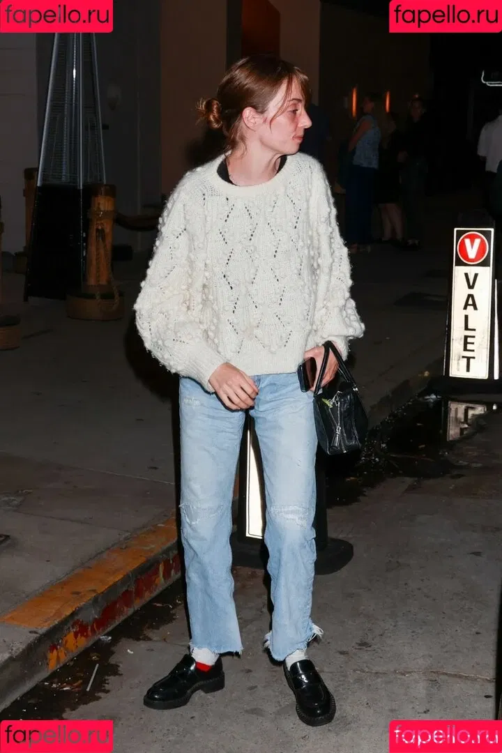 Maya Hawke / maya_hawke / neohawk2 Onlyfans Photo Gallery 