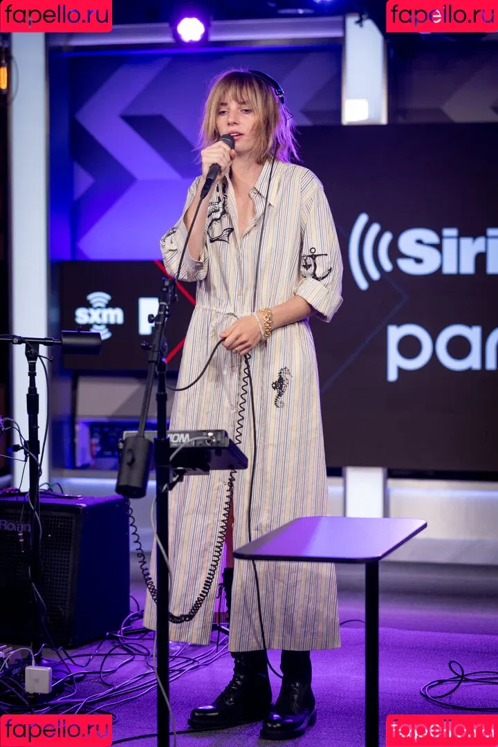 Maya Hawke / maya_hawke / neohawk2 Onlyfans Photo Gallery 