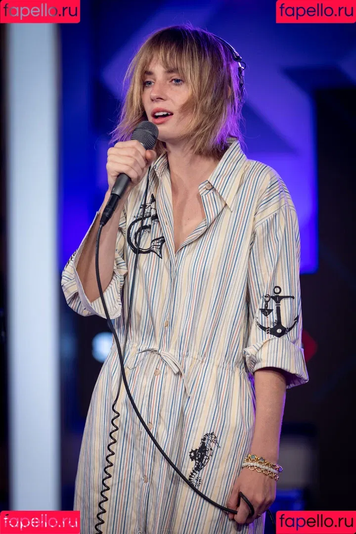 Maya Hawke / maya_hawke / neohawk2 Onlyfans Photo Gallery 