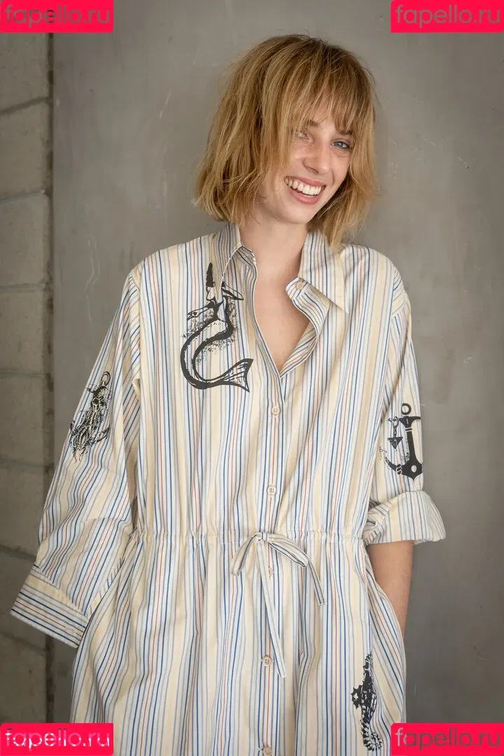 Maya Hawke / maya_hawke / neohawk2 Onlyfans Photo Gallery 