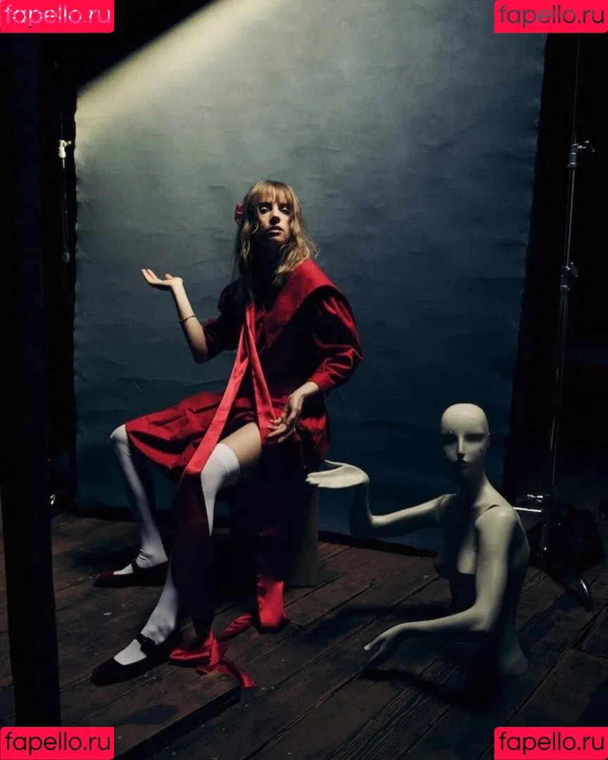 Maya Hawke / maya_hawke / neohawk2 Onlyfans Photo Gallery 