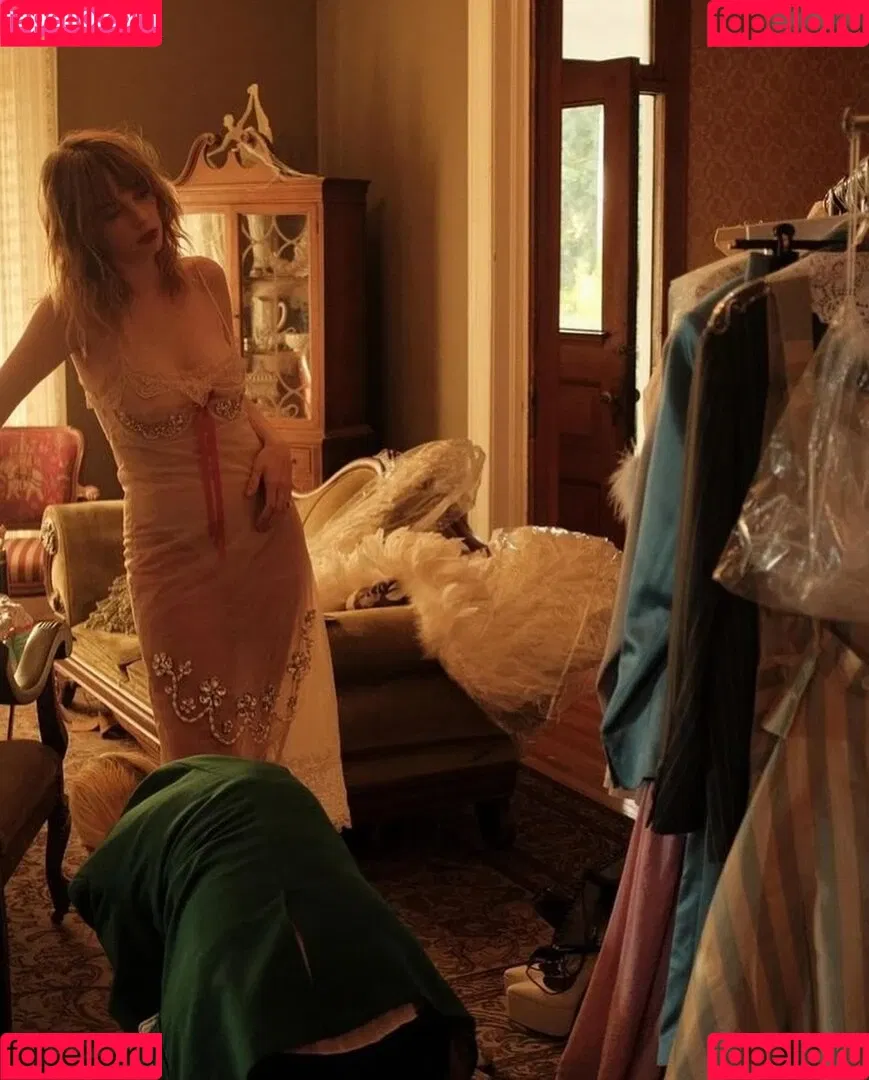 Maya Hawke / maya_hawke / neohawk2 Onlyfans Photo Gallery 