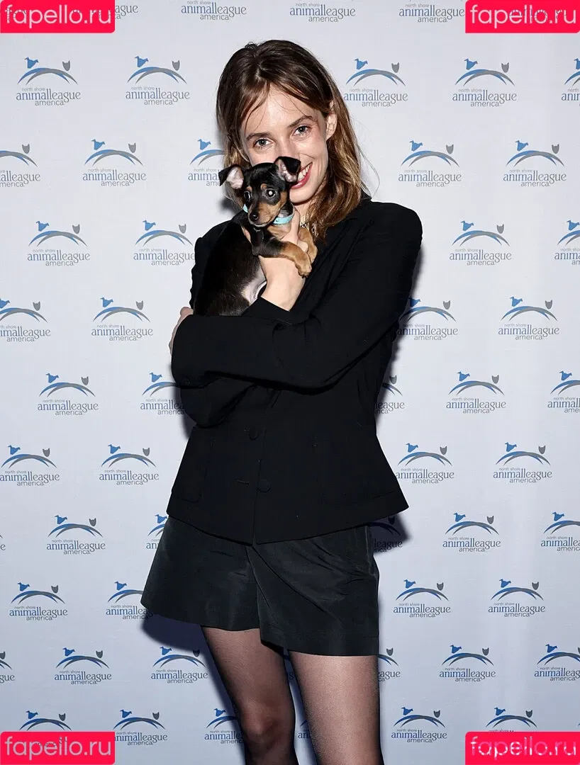 Maya Hawke / maya_hawke / neohawk2 Onlyfans Photo Gallery 