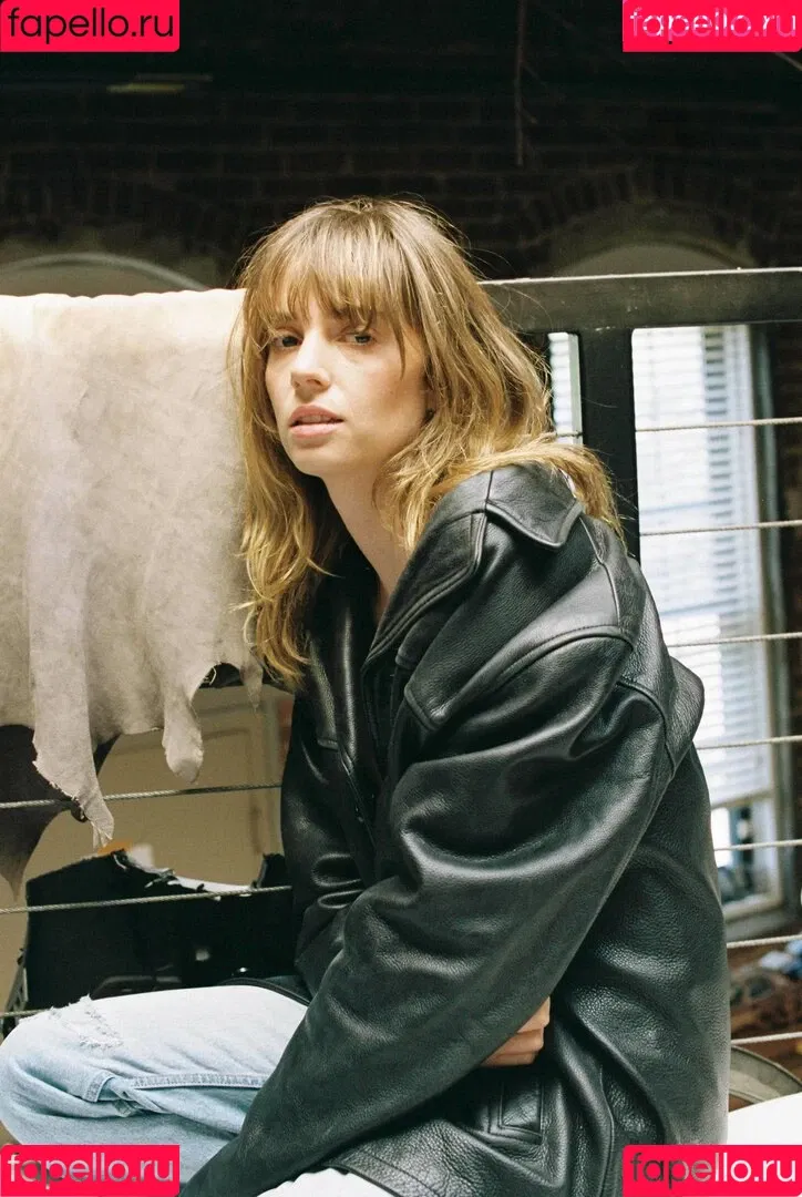 Maya Hawke / maya_hawke / neohawk2 Onlyfans Photo Gallery 