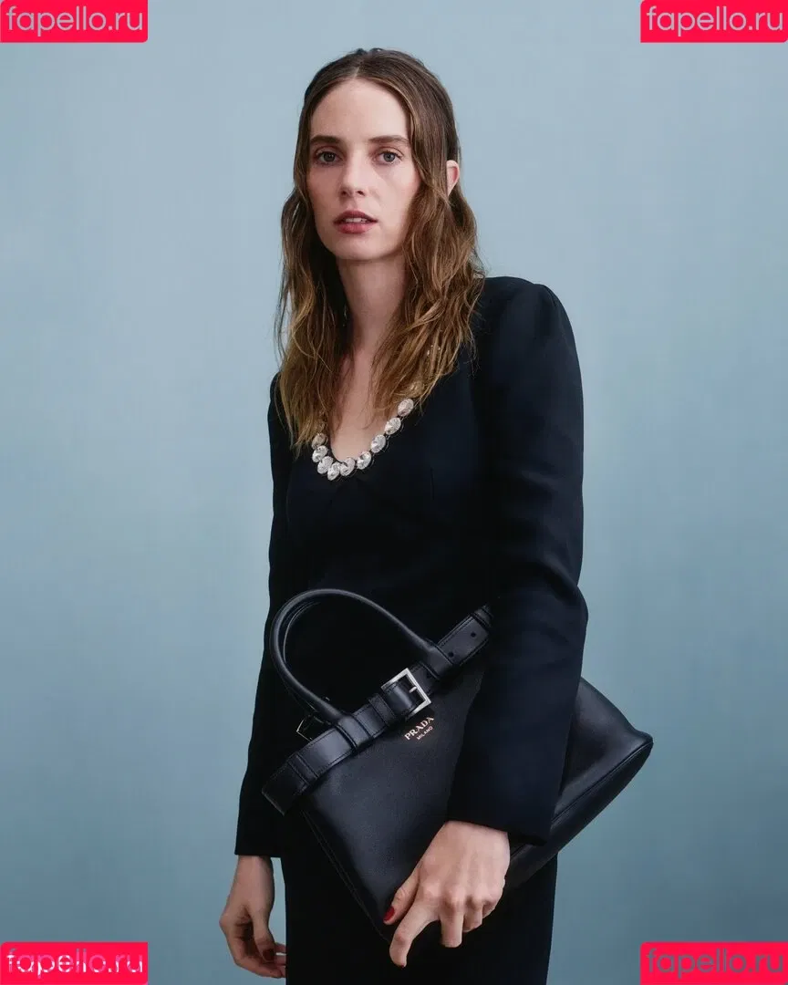 Maya Hawke / maya_hawke / neohawk2 Onlyfans Photo Gallery 