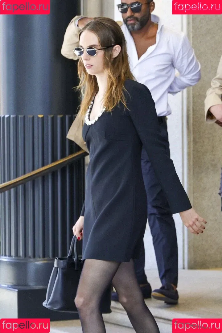 Maya Hawke / maya_hawke / neohawk2 Onlyfans Photo Gallery 