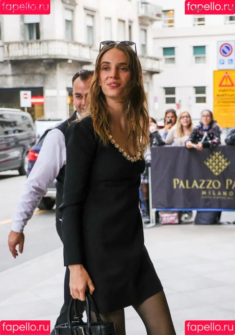 Maya Hawke / maya_hawke / neohawk2 Onlyfans Photo Gallery 