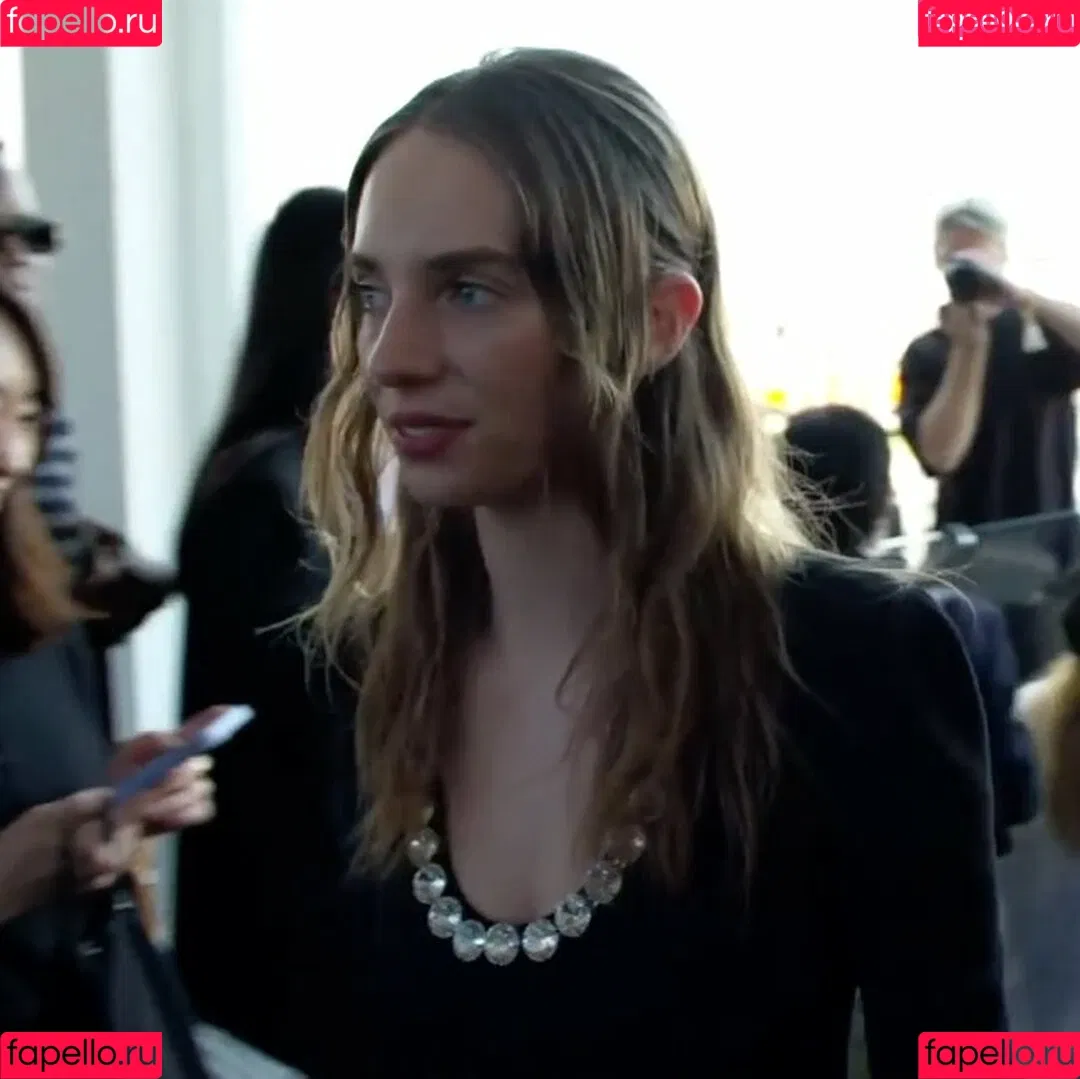 Maya Hawke / maya_hawke / neohawk2 Onlyfans Photo Gallery 