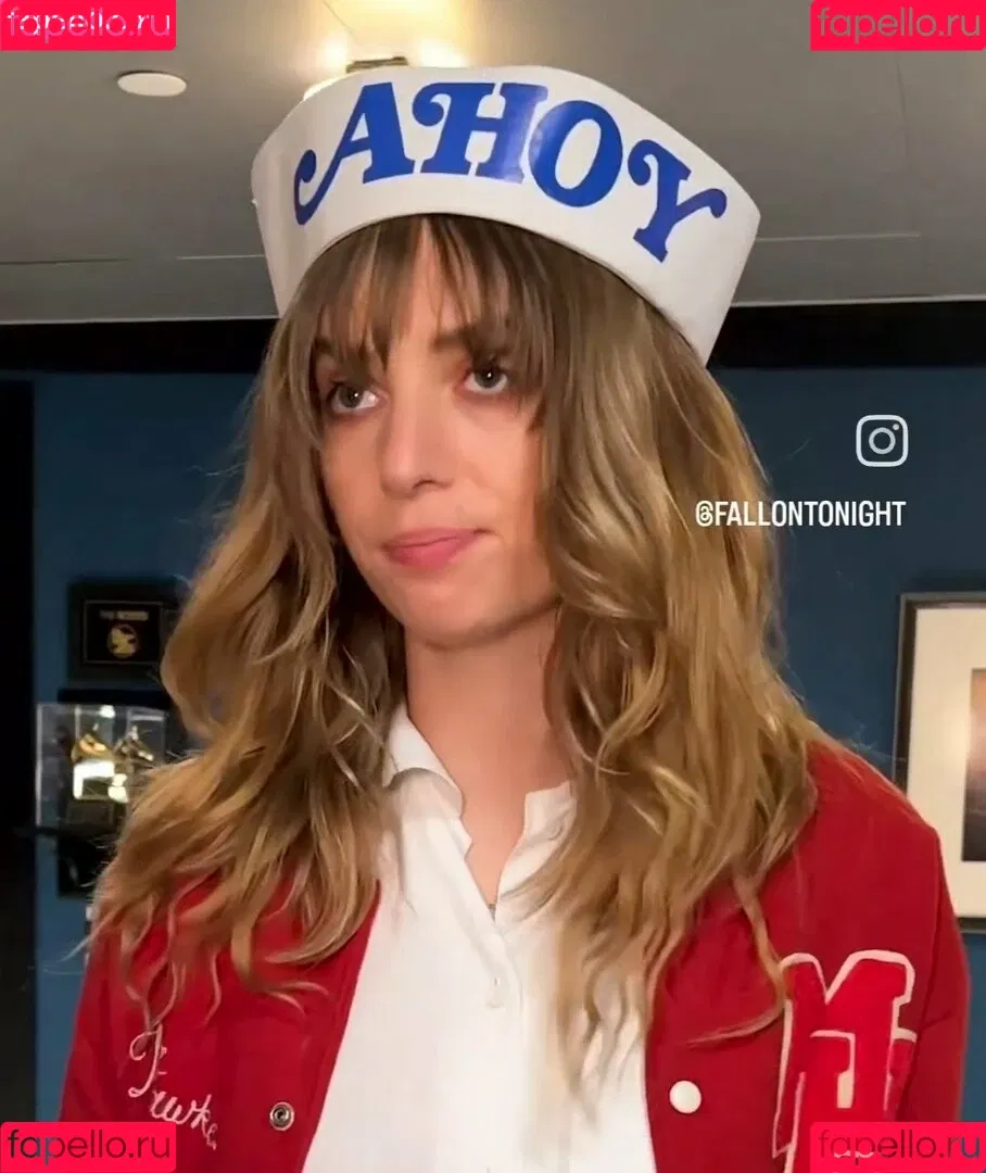 Maya Hawke / maya_hawke / neohawk2 Onlyfans Photo Gallery 