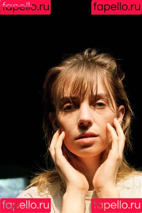 Maya Hawke / maya_hawke / neohawk2 Onlyfans Photo Gallery 