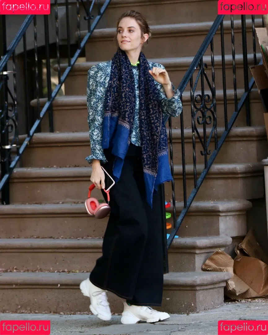 Maya Hawke / maya_hawke / neohawk2 Onlyfans Photo Gallery 