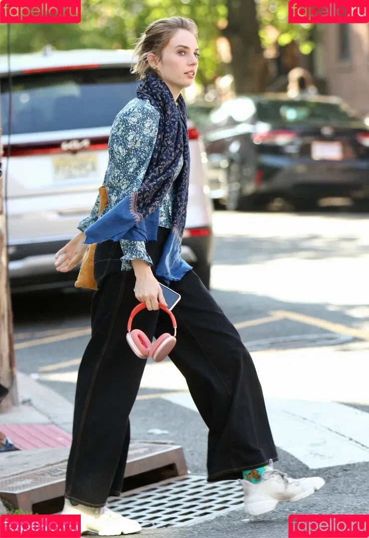 Maya Hawke / maya_hawke / neohawk2 Onlyfans Photo Gallery 