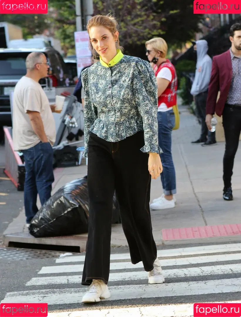 Maya Hawke / maya_hawke / neohawk2 Onlyfans Photo Gallery 