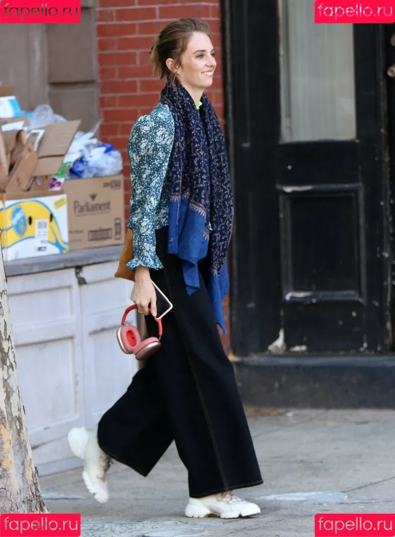 Maya Hawke / maya_hawke / neohawk2 Onlyfans Photo Gallery 