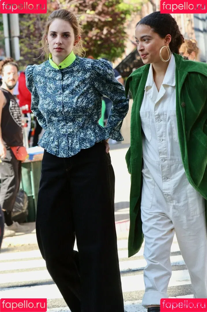 Maya Hawke / maya_hawke / neohawk2 Onlyfans Photo Gallery 