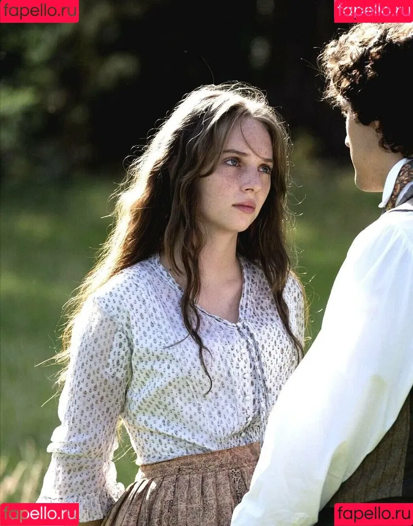 Maya Hawke / maya_hawke / neohawk2 Onlyfans Photo Gallery 