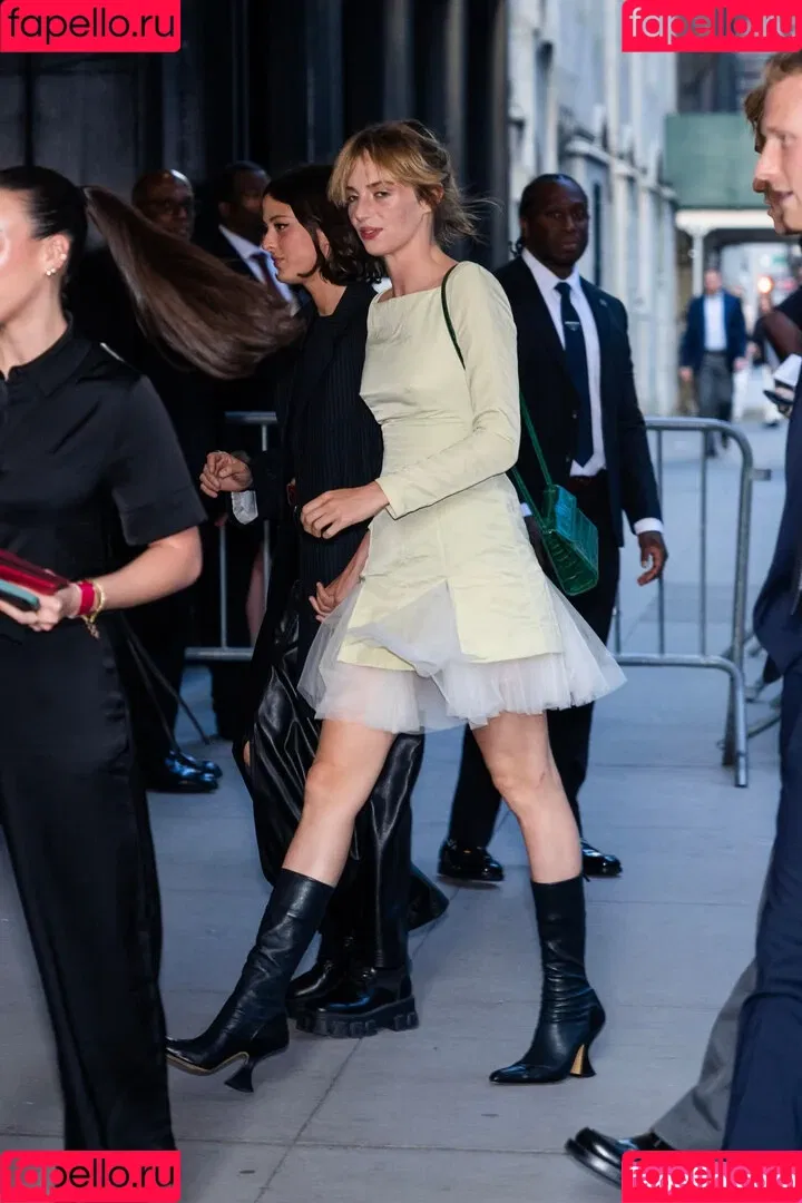 Maya Hawke / maya_hawke / neohawk2 Onlyfans Photo Gallery 