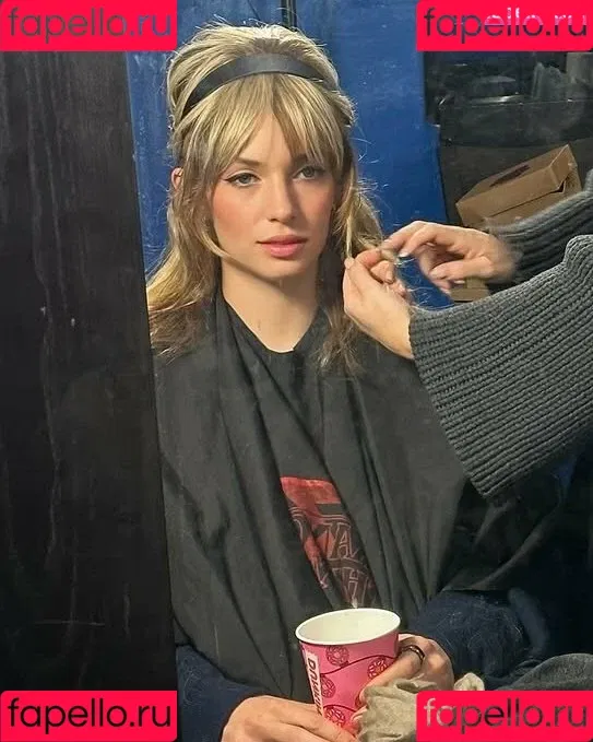 Maya Hawke / maya_hawke / neohawk2 Onlyfans Photo Gallery 