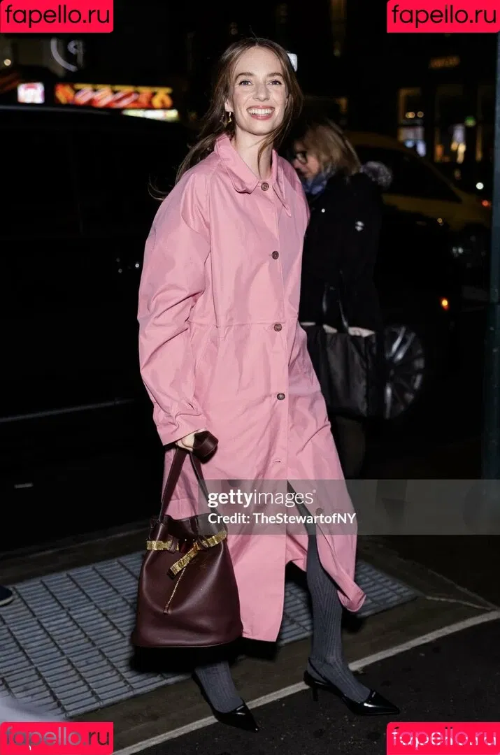 Maya Hawke / maya_hawke / neohawk2 Onlyfans Photo Gallery 