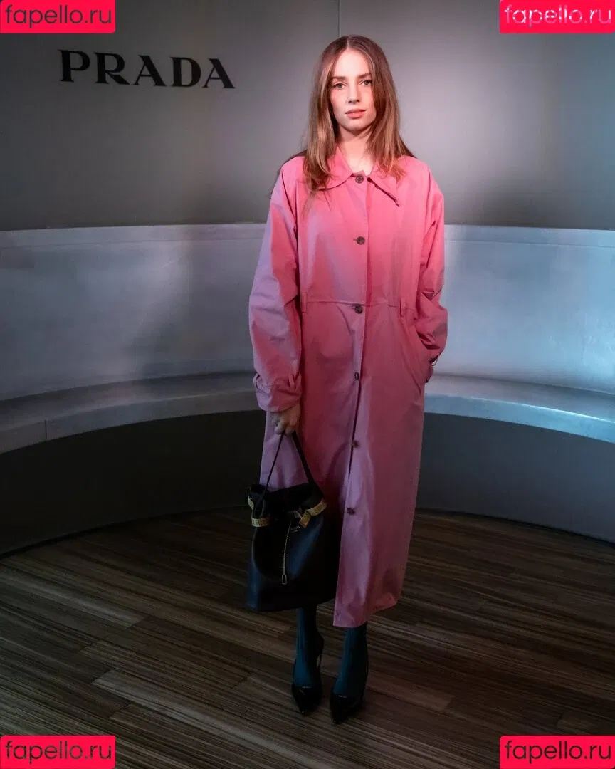 Maya Hawke / maya_hawke / neohawk2 Onlyfans Photo Gallery 