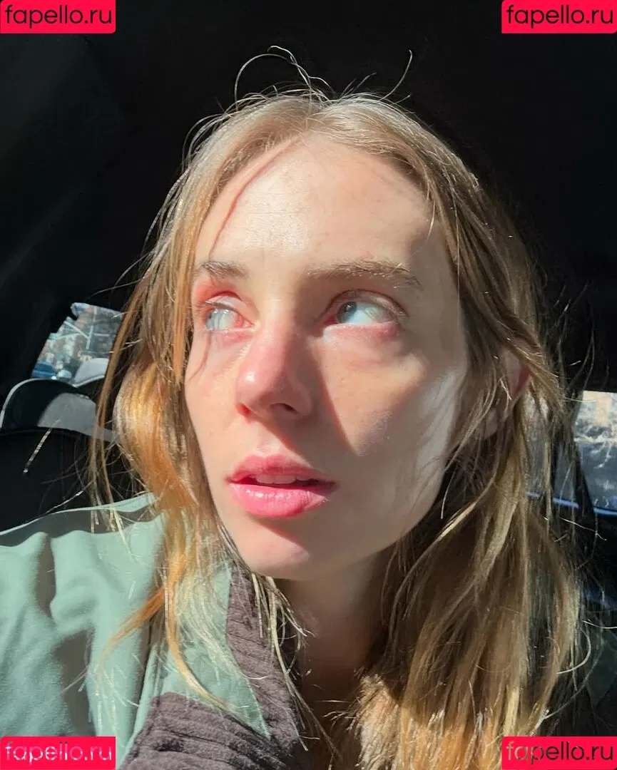 Maya Hawke / maya_hawke / neohawk2 Onlyfans Photo Gallery 