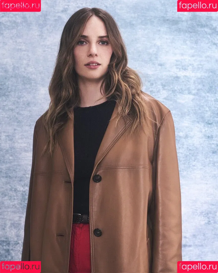 Maya Hawke / maya_hawke / neohawk2 Onlyfans Photo Gallery 