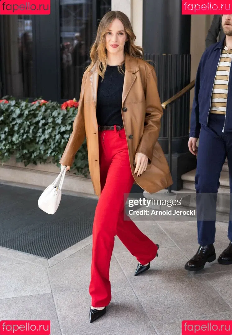 Maya Hawke / maya_hawke / neohawk2 Onlyfans Photo Gallery 