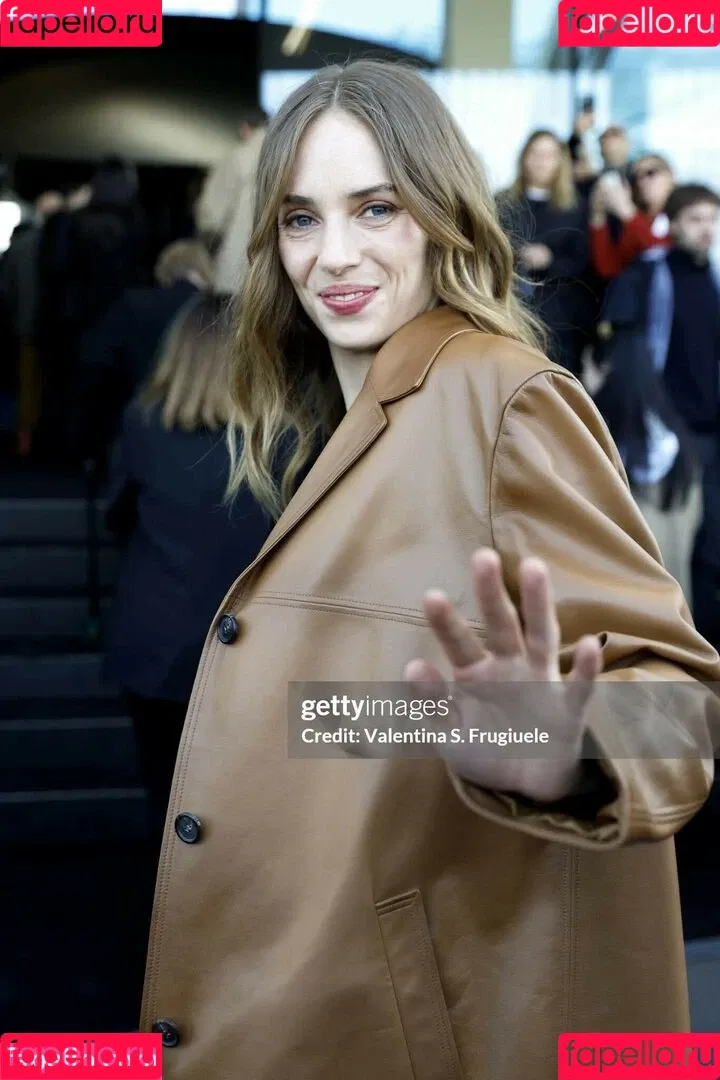 Maya Hawke / maya_hawke / neohawk2 Onlyfans Photo Gallery 
