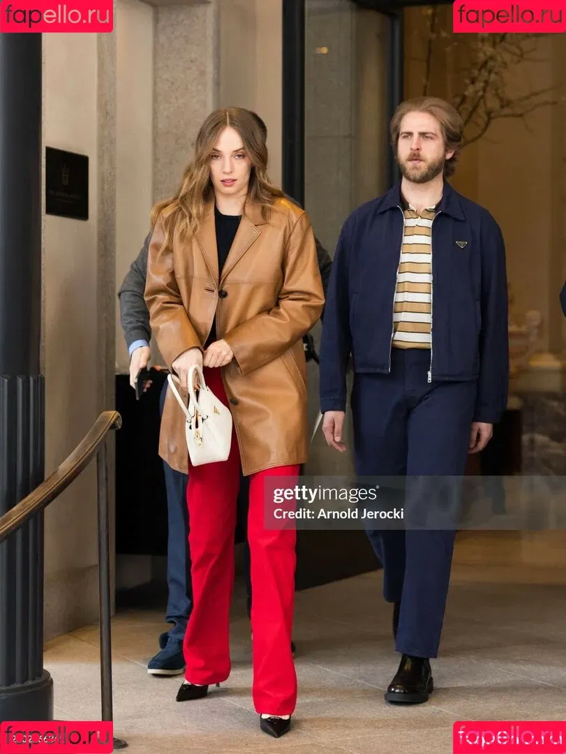 Maya Hawke / maya_hawke / neohawk2 Onlyfans Photo Gallery 