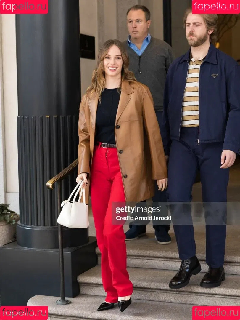 Maya Hawke / maya_hawke / neohawk2 Onlyfans Photo Gallery 