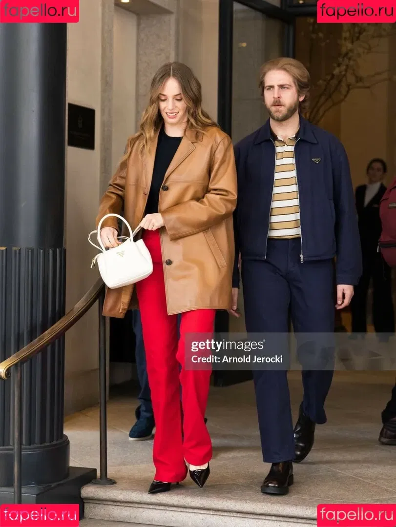 Maya Hawke / maya_hawke / neohawk2 Onlyfans Photo Gallery 