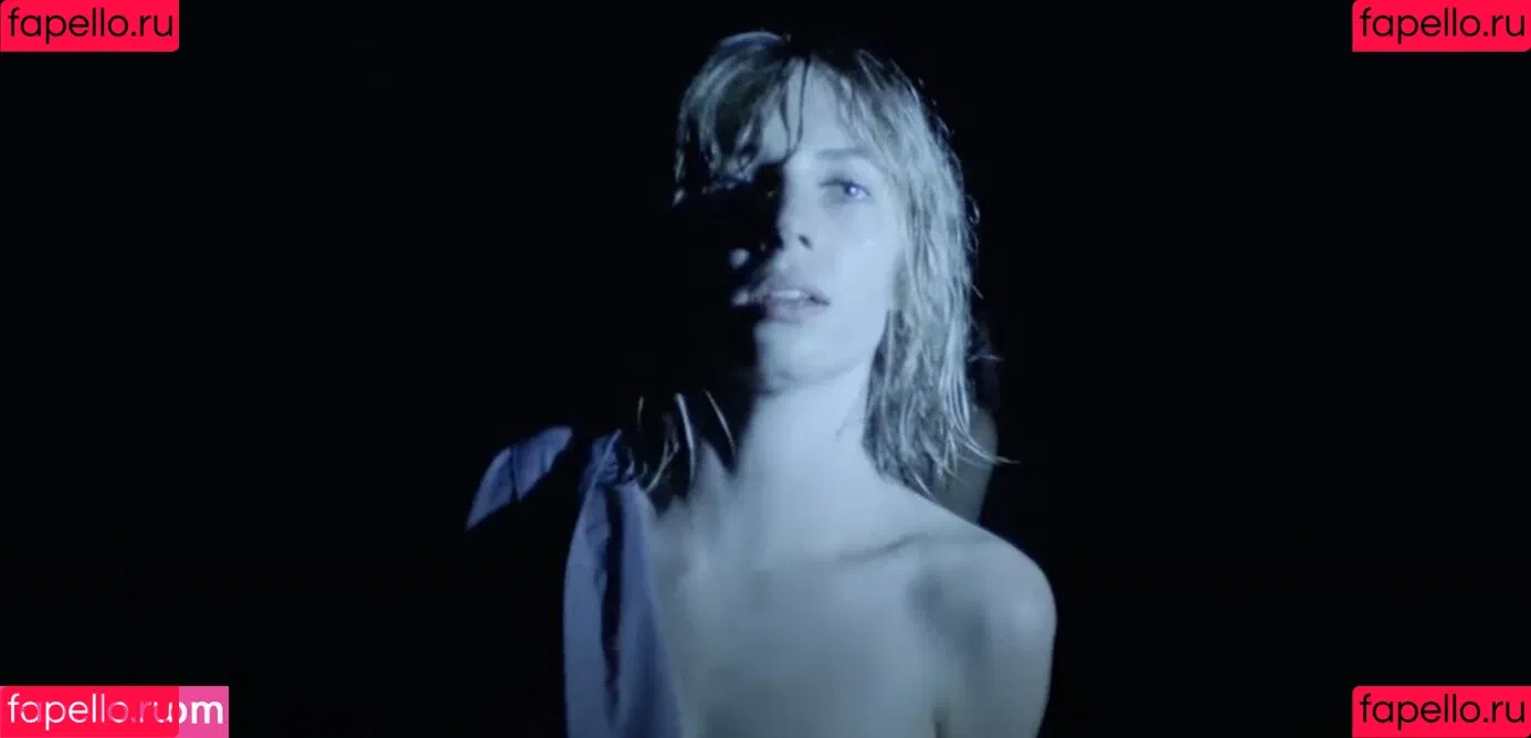 Maya Hawke / maya_hawke / neohawk2 Onlyfans Photo Gallery 