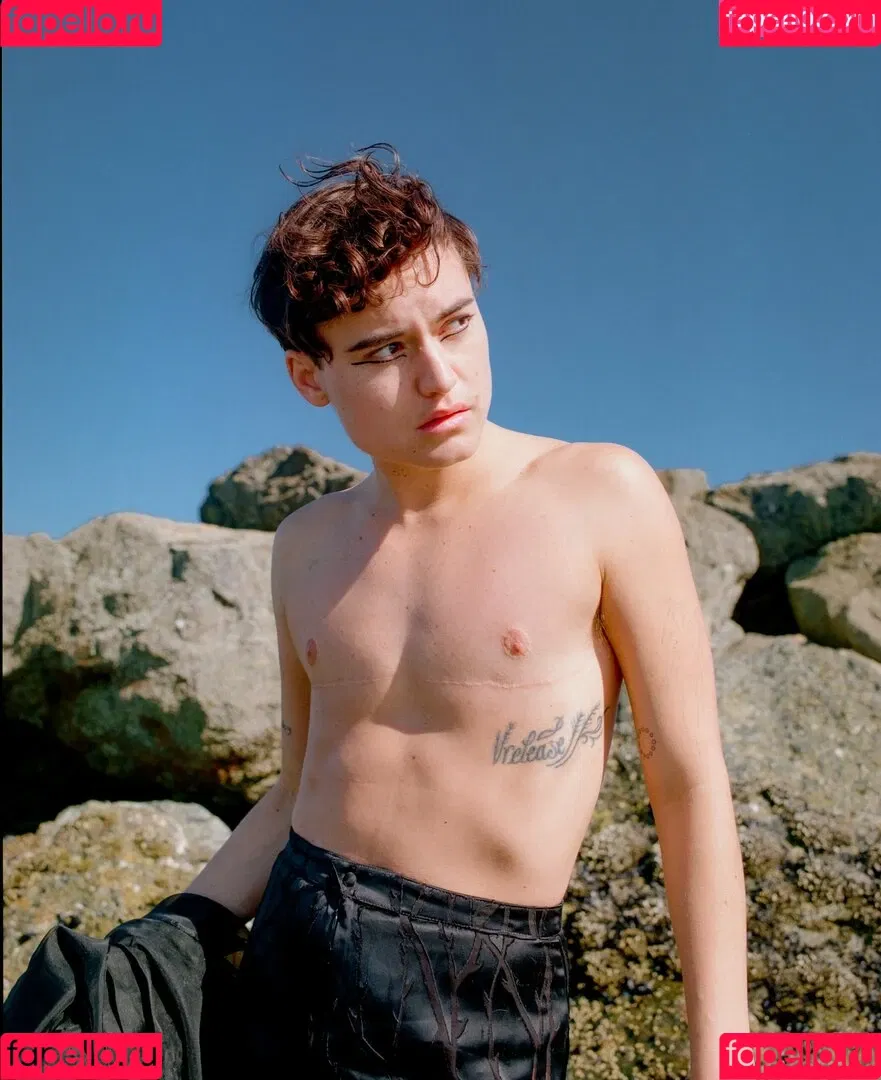 Maya Hawke / maya_hawke / neohawk2 Onlyfans Photo Gallery 