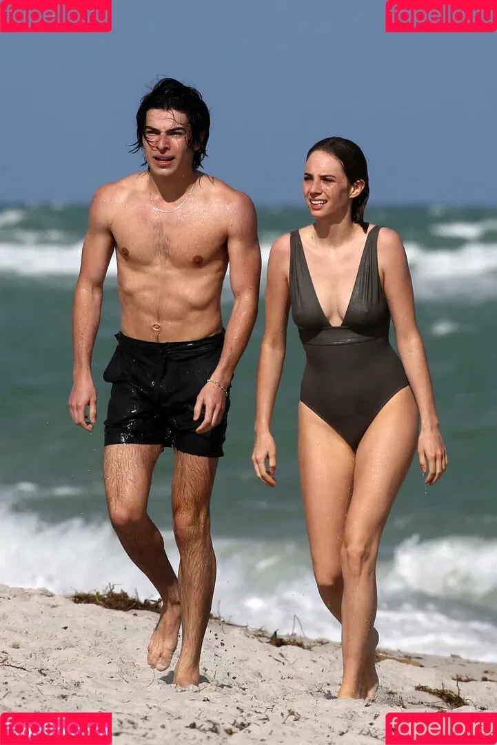 Maya Hawke / maya_hawke / neohawk2 Onlyfans Photo Gallery 