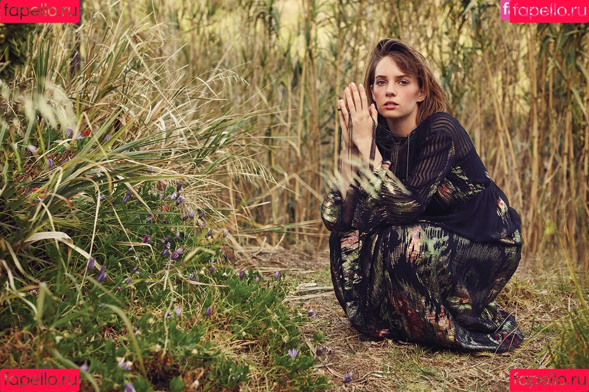 Maya Hawke / maya_hawke / neohawk2 Onlyfans Photo Gallery 