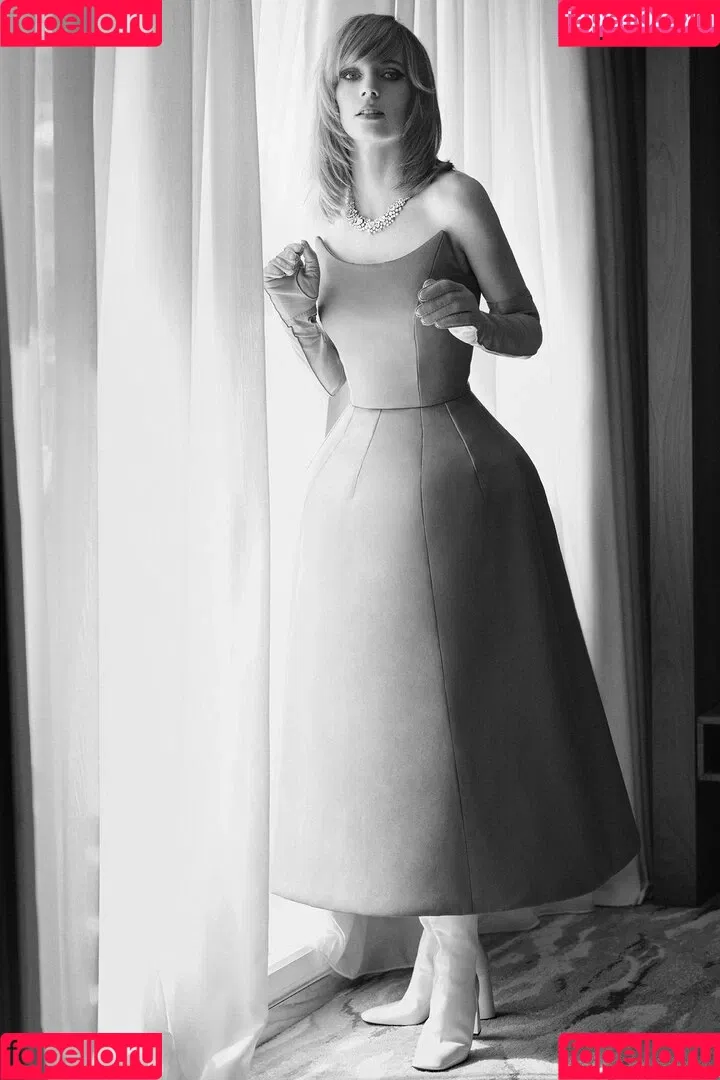 Maya Hawke / maya_hawke / neohawk2 Onlyfans Photo Gallery 