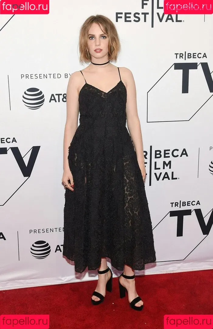 Maya Hawke / maya_hawke / neohawk2 Onlyfans Photo Gallery 