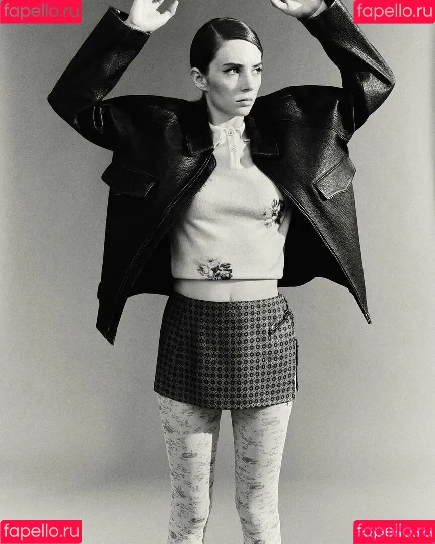 Maya Hawke / maya_hawke / neohawk2 Onlyfans Photo Gallery 