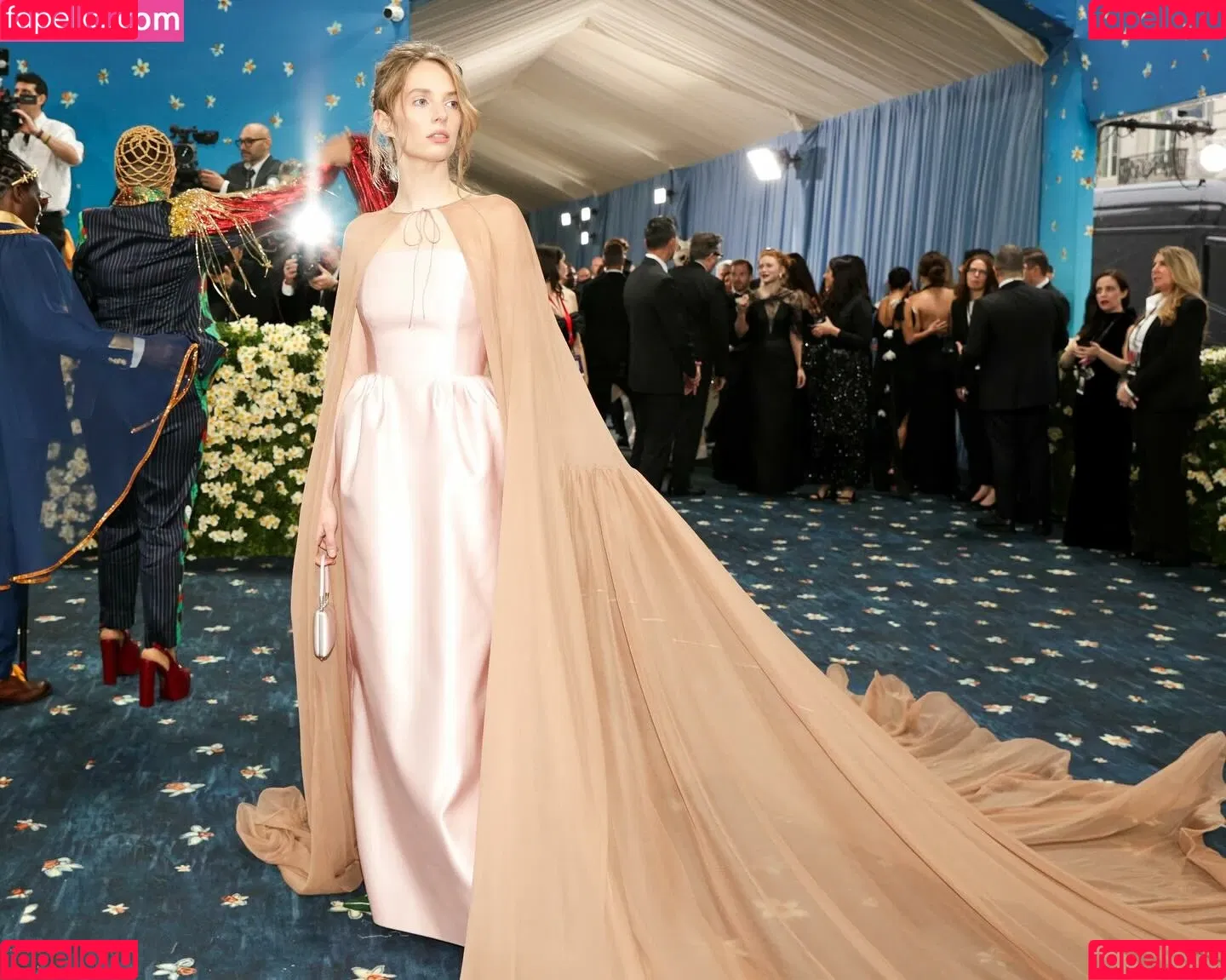 Maya Hawke / maya_hawke / neohawk2 Onlyfans Photo Gallery 